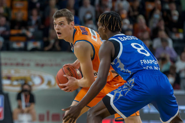 詹姆斯的个 詹姆斯的个