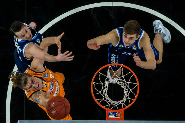 她出色的比 她出色的比